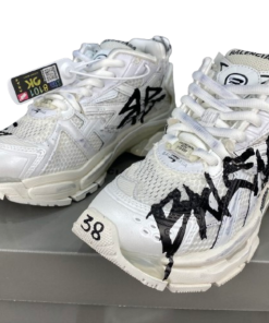 Balenciaga Runner Graffiti White OG042380